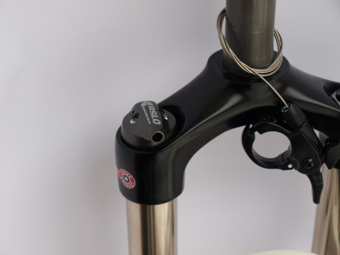 Вилка SR Suntour SF15 XCR AIR DS RL R 15QLC32 100 29", білий